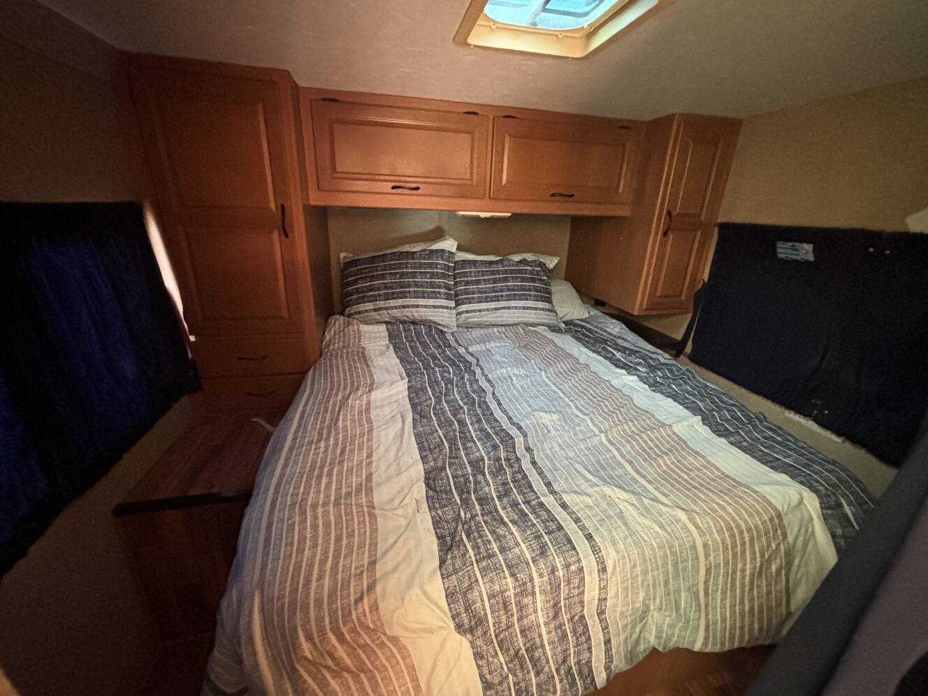A photo of this 2015 Thor Motor Coach FOUR WINDS MAJESTIC 28A