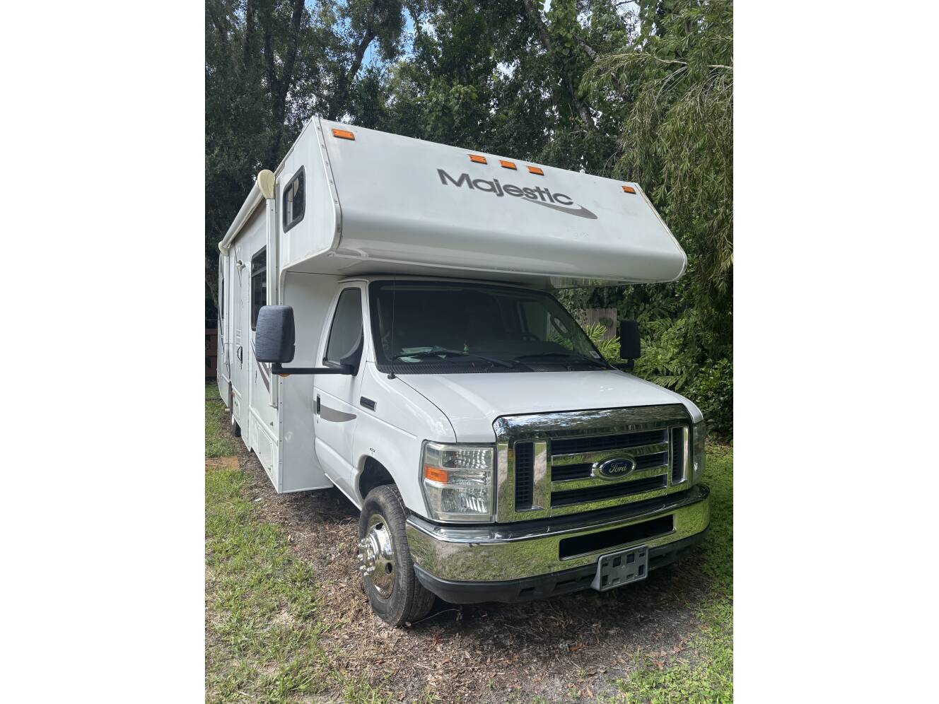 A photo of this 2015 Thor Motor Coach FOUR WINDS MAJESTIC 28A