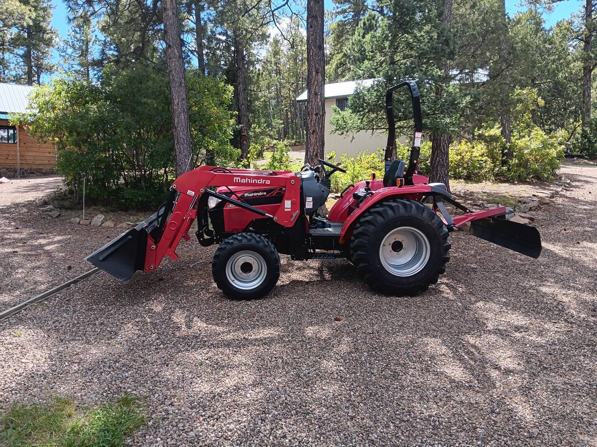 2016 MAHINDRA TRACTOR in Trinidad, CO
