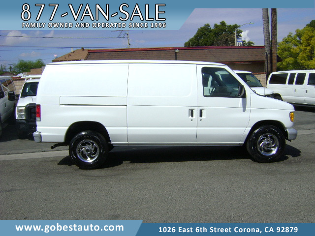 1999 Ford E-150 photo 2