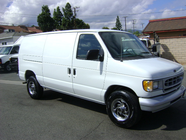 1999 Ford E-150 photo 3