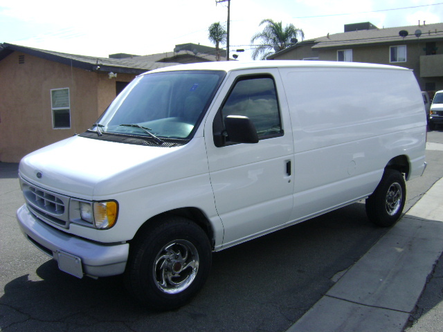 1999 Ford E-150 photo 4