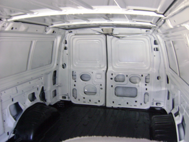 1999 Ford E-150 photo 10
