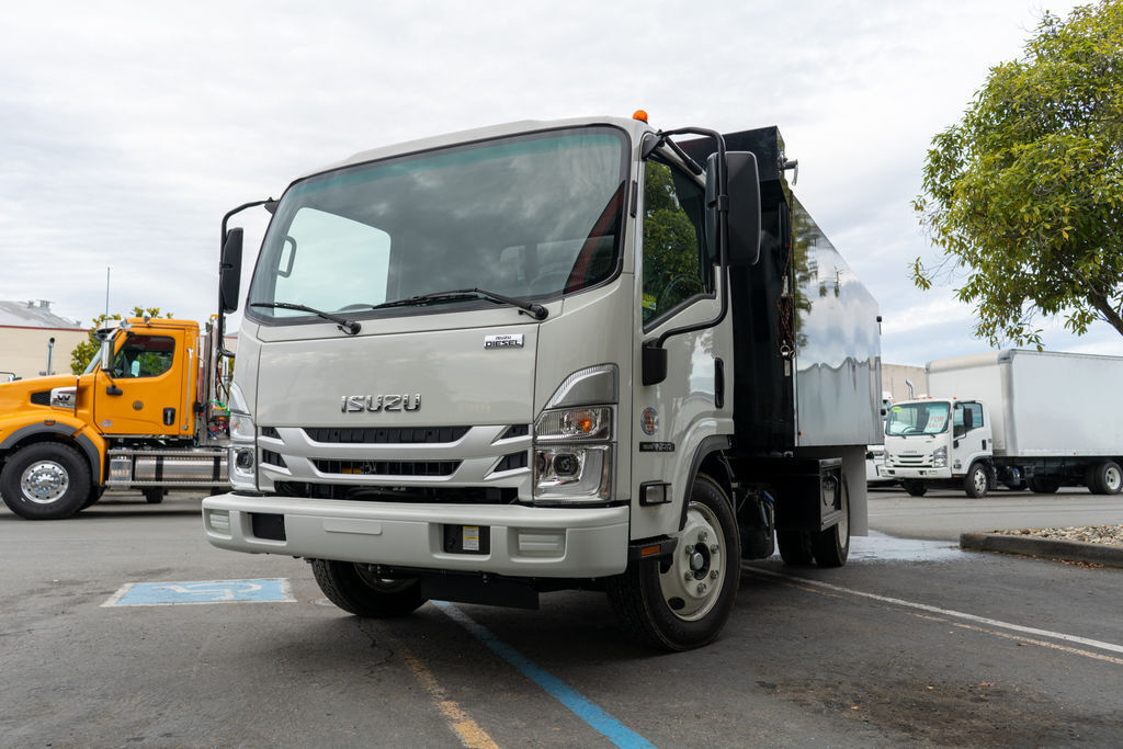 2024 ISUZU NRR in Oakland, CA