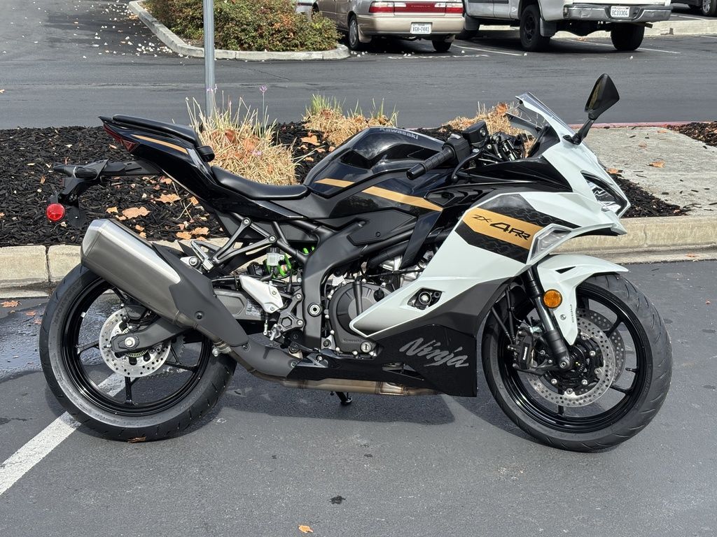 White Honda,husqvarna,kawasaki Ninja ZX-4R Motorcycles For