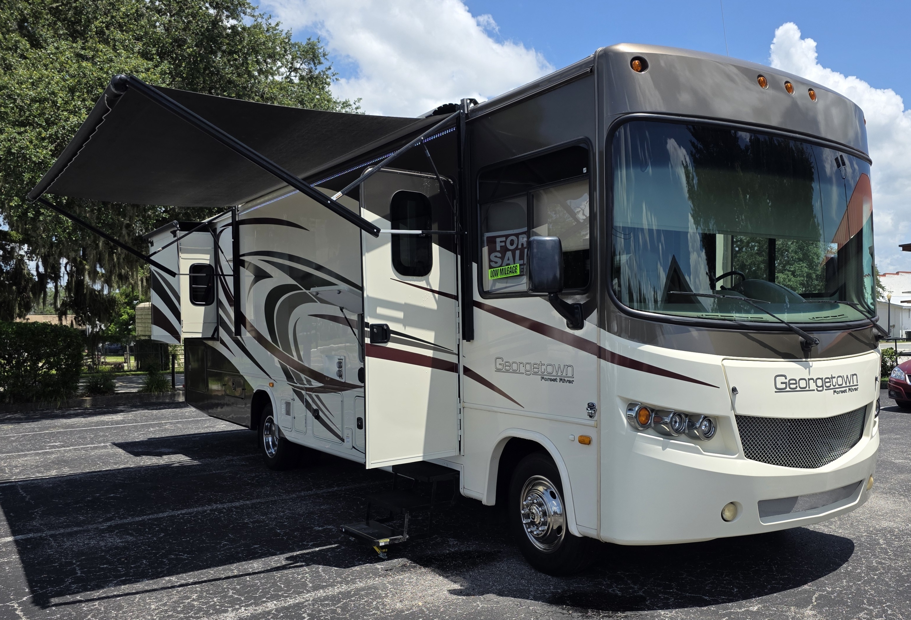 2017 Forest River GEORGETOWN 335DS RV