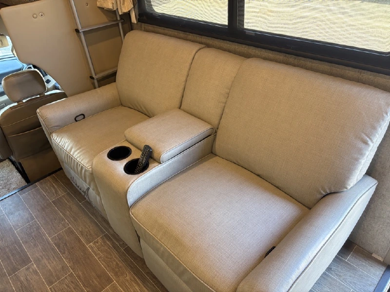 2020 THOR MOTOR COACH OMNI BB35