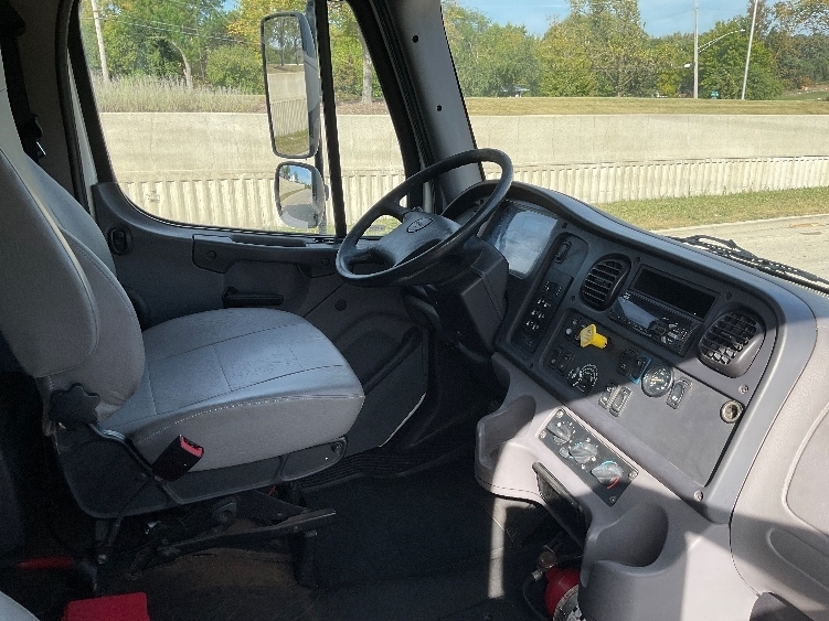 2019 Freightliner M2 106 Medium Duty photo 17