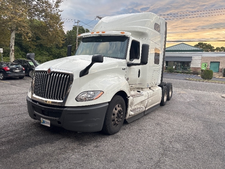 2022 International LT625 LT photo 3