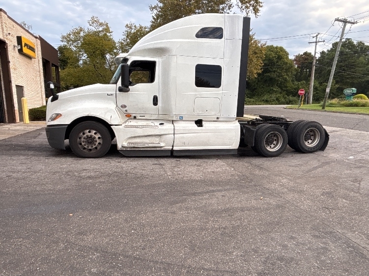 2022 International LT625 LT photo 4