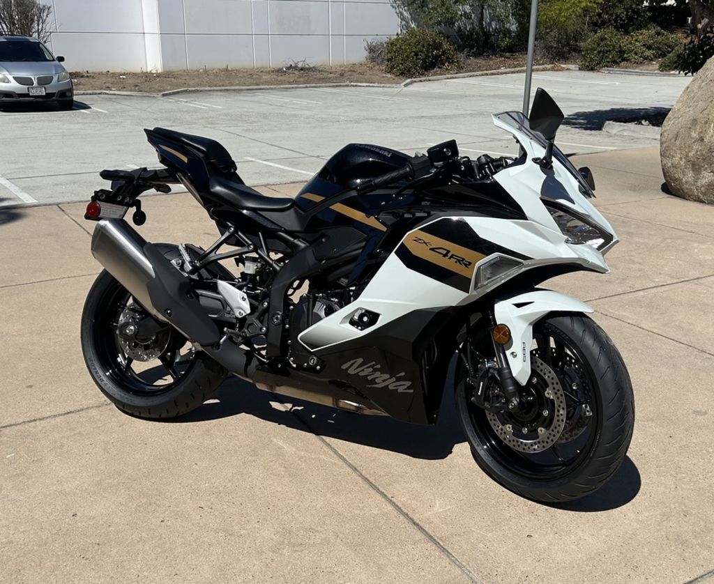 R@mo＄ White Honda,husqvarna,kawasaki Ninja ZX-4R Motorcycles For