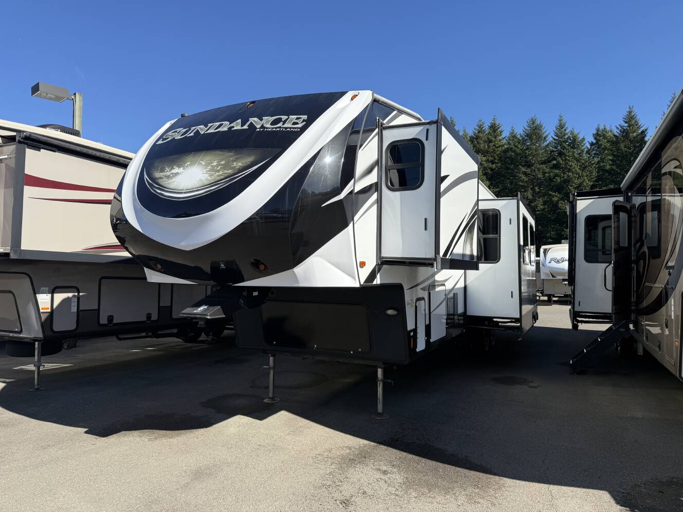 A photo of this 2018 Heartland SUNDANCE 3700RLB