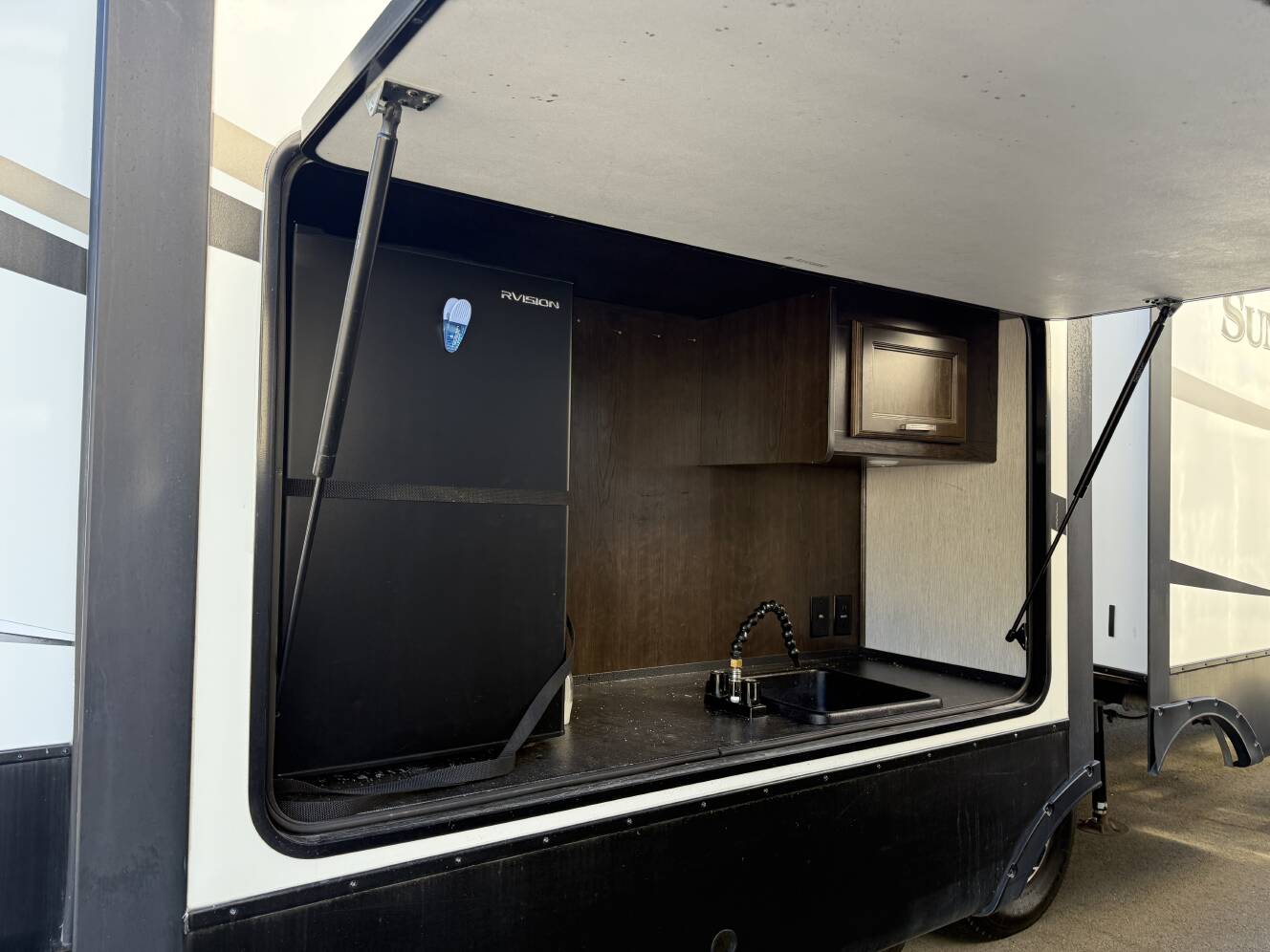 A photo of this 2018 Heartland SUNDANCE 3700RLB