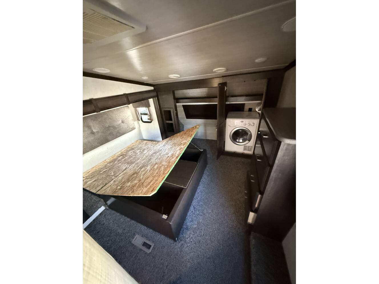 A photo of this 2018 Heartland SUNDANCE 3700RLB