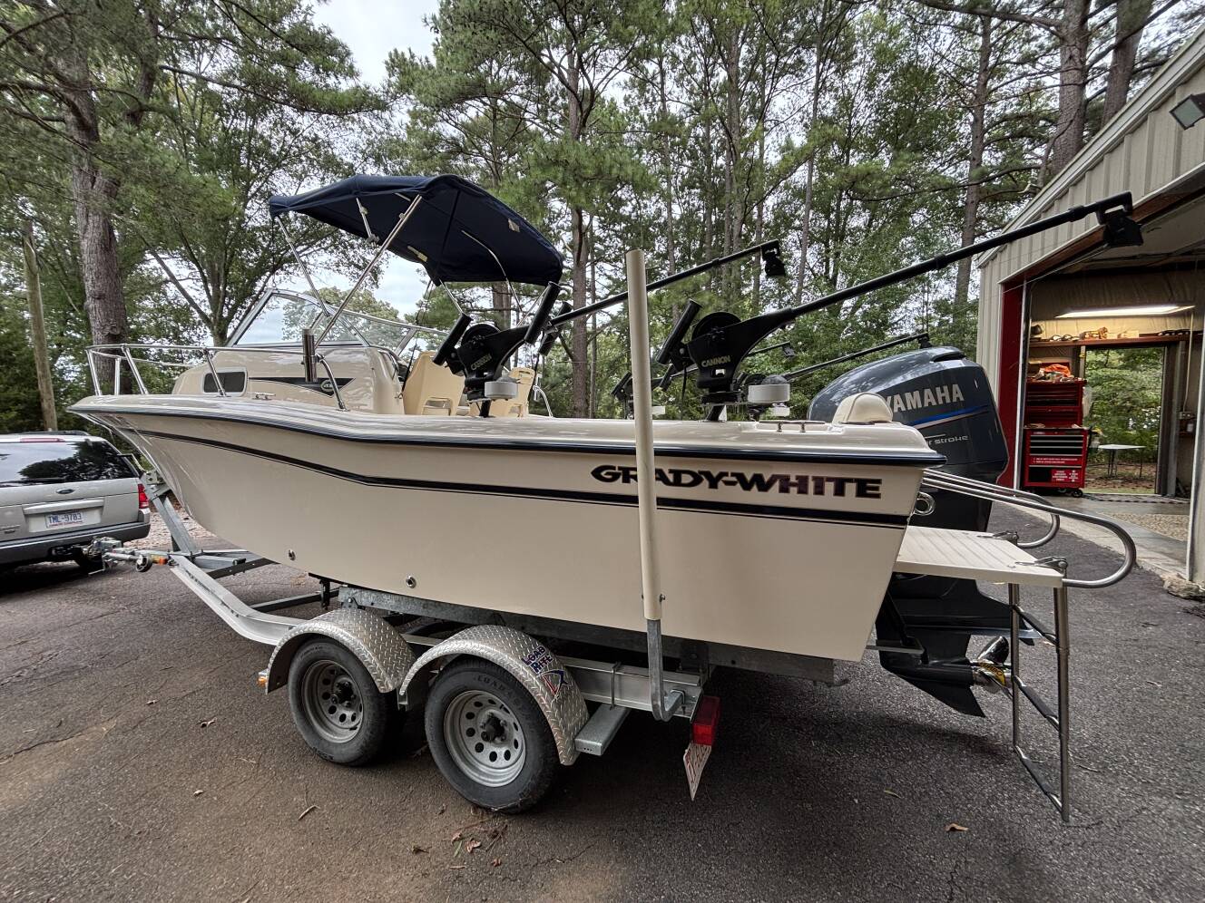 A photo of this 2004 Grady-White 208 Adventurer