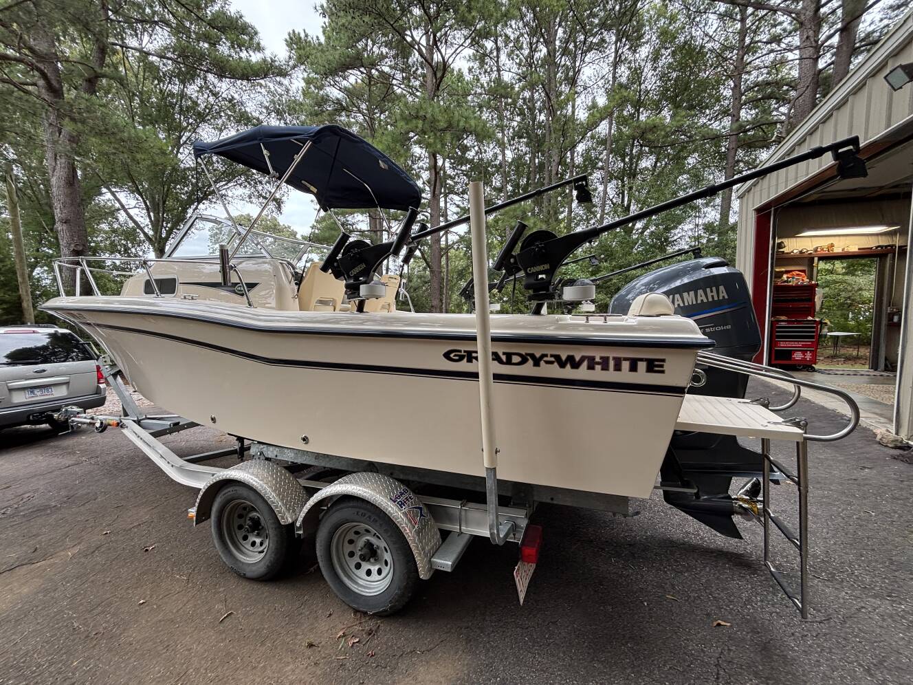 A photo of this 2004 Grady-White 208 Adventurer