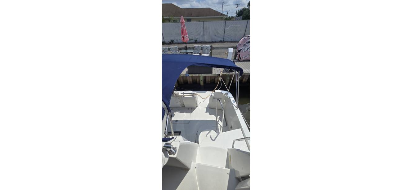 A photo of this 2006 Carver 444 Cockpit Motoryacht