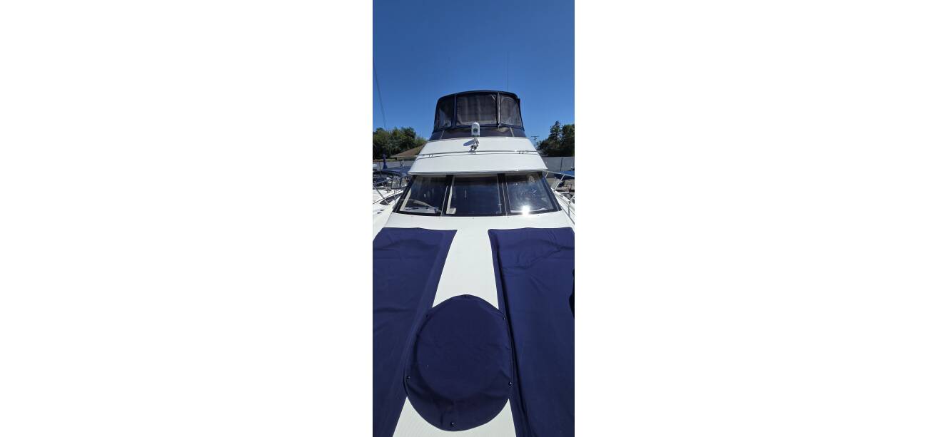 A photo of this 2006 Carver 444 Cockpit Motoryacht