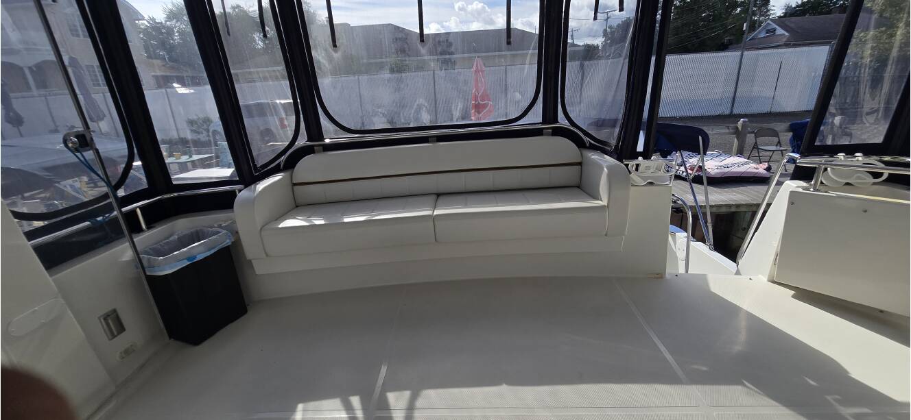 A photo of this 2006 Carver 444 Cockpit Motoryacht