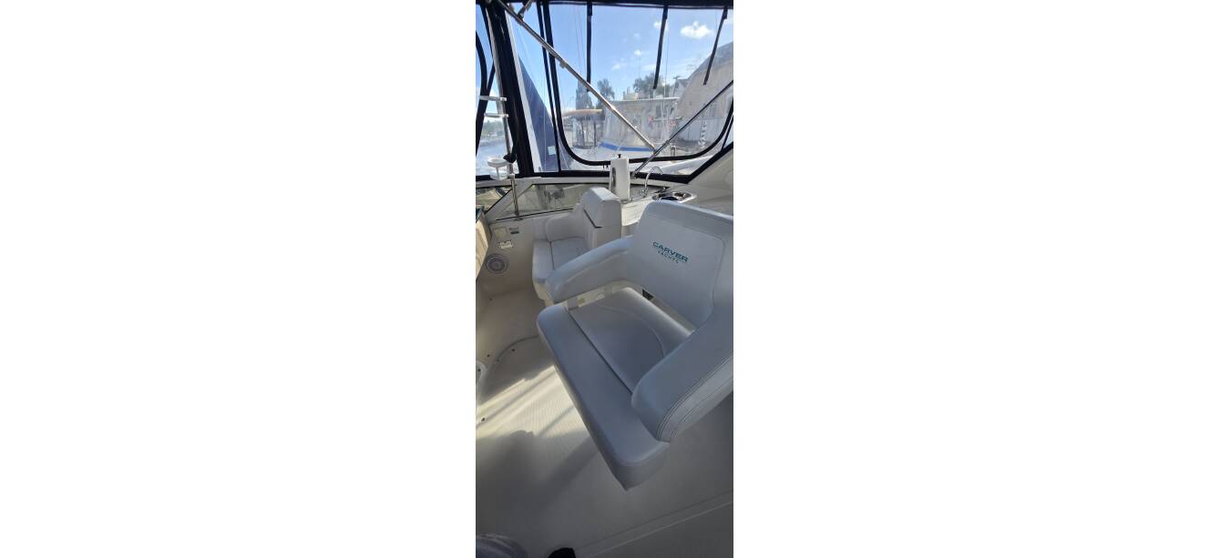 A photo of this 2006 Carver 444 Cockpit Motoryacht