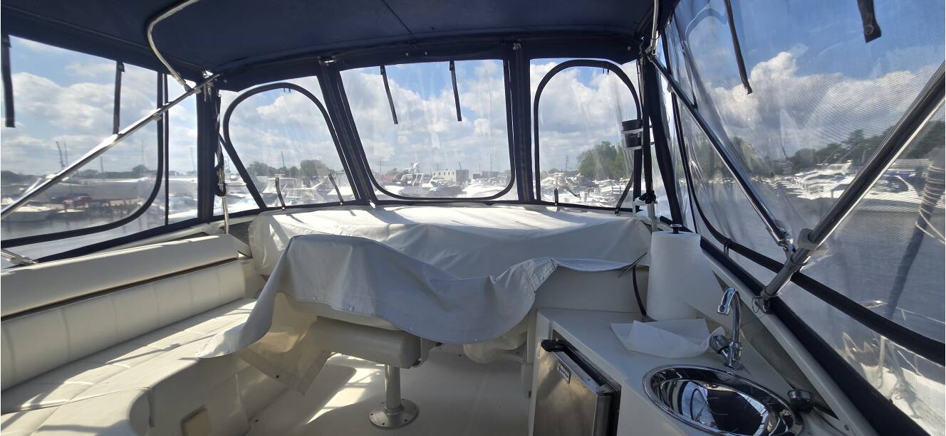 A photo of this 2006 Carver 444 Cockpit Motoryacht