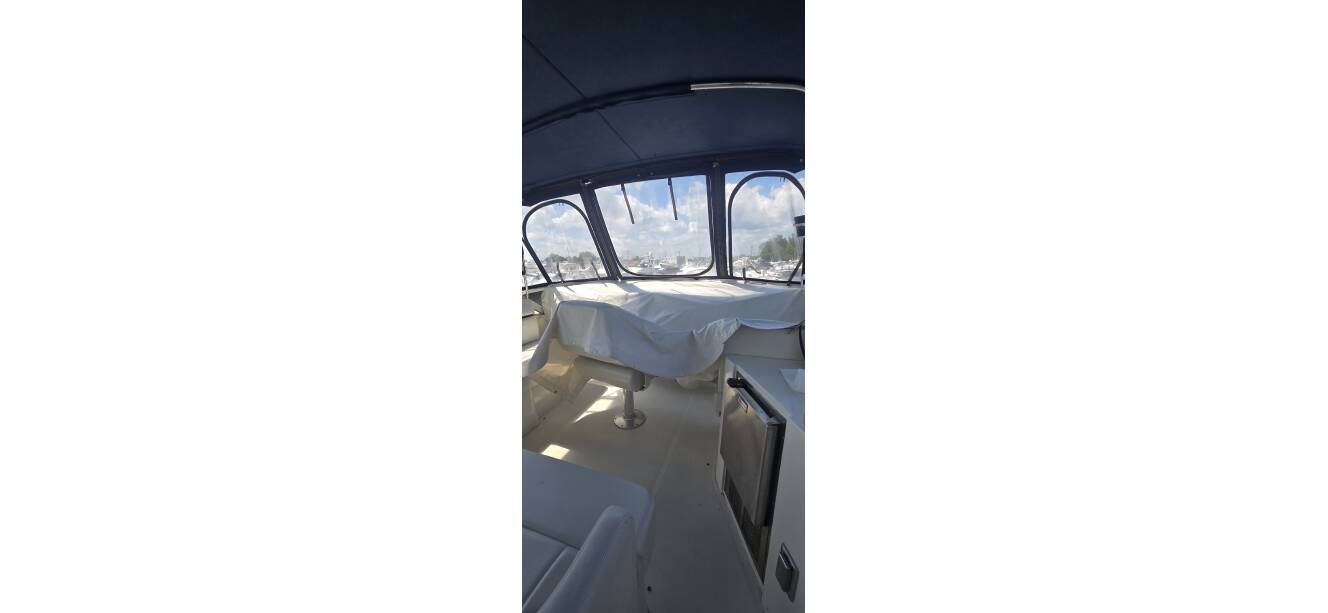 A photo of this 2006 Carver 444 Cockpit Motoryacht