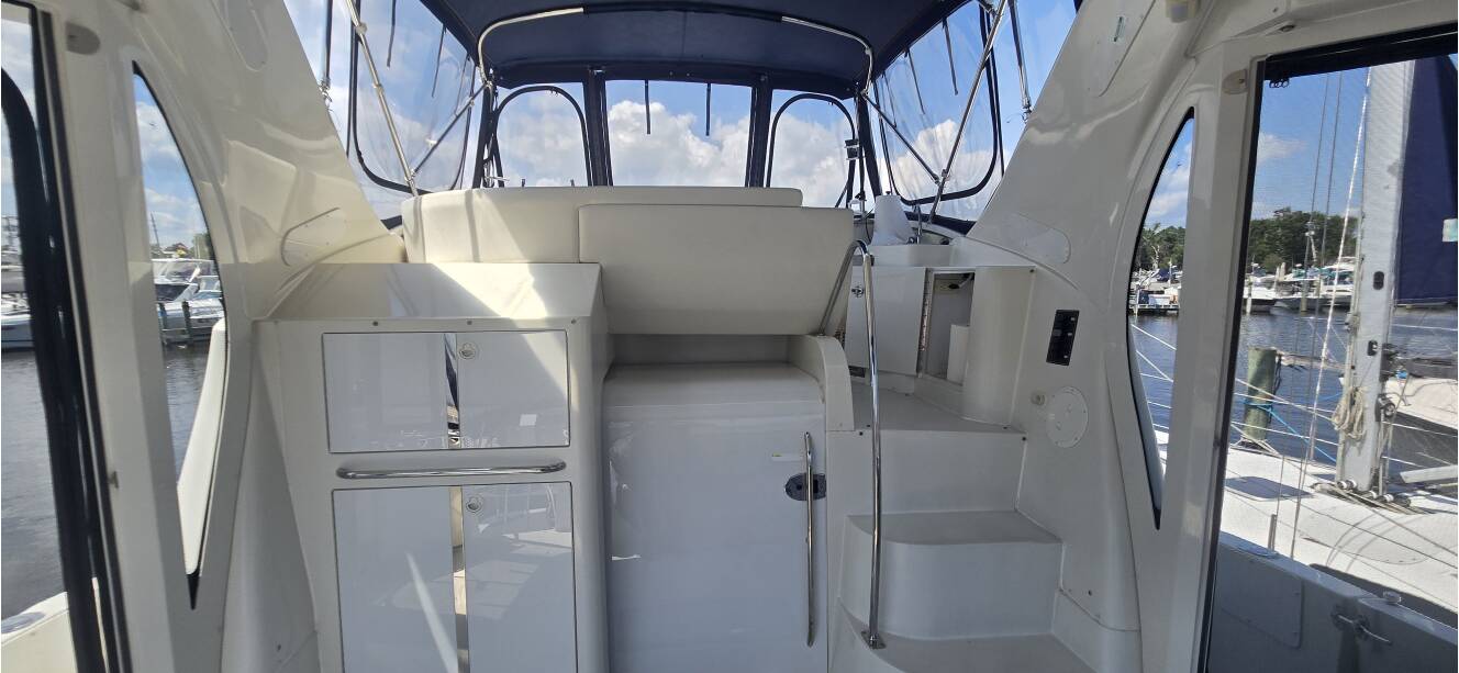 A photo of this 2006 Carver 444 Cockpit Motoryacht