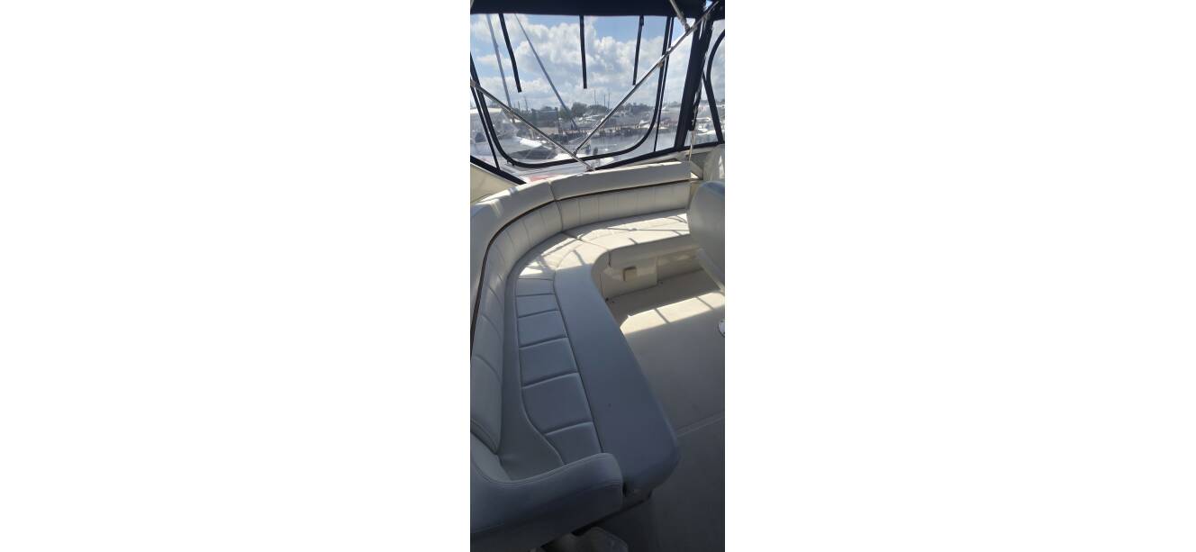 A photo of this 2006 Carver 444 Cockpit Motoryacht