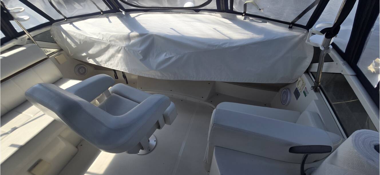 A photo of this 2006 Carver 444 Cockpit Motoryacht