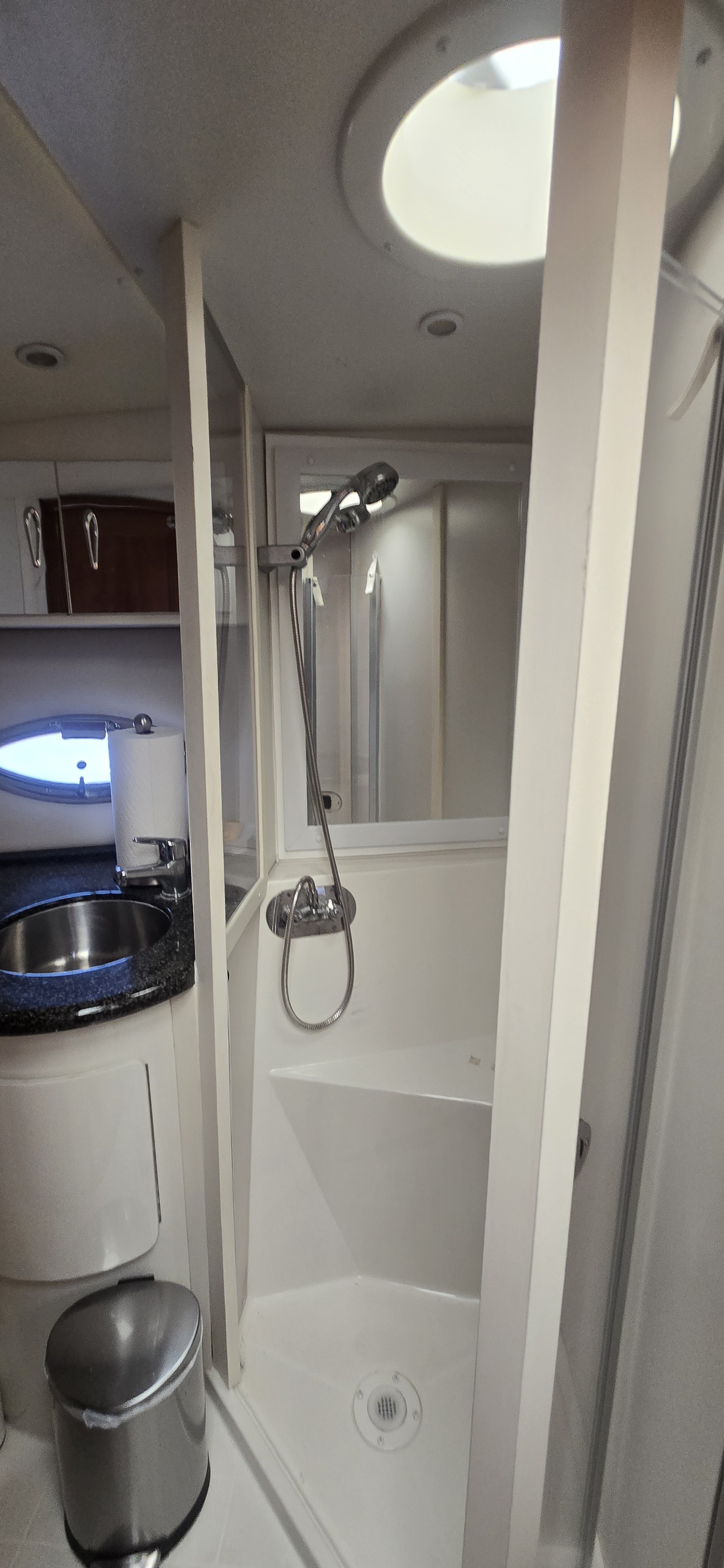 2006 Carver 444 Cockpit Motoryacht in brick NJ