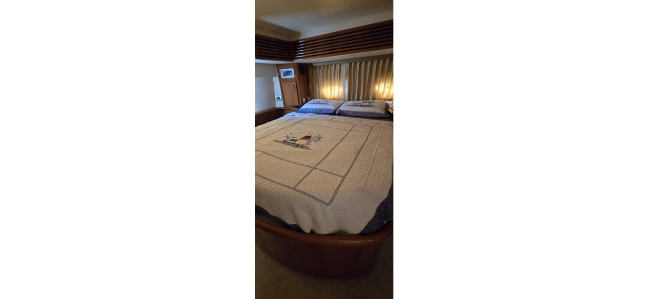 A photo of this 2006 Carver 444 Cockpit Motoryacht