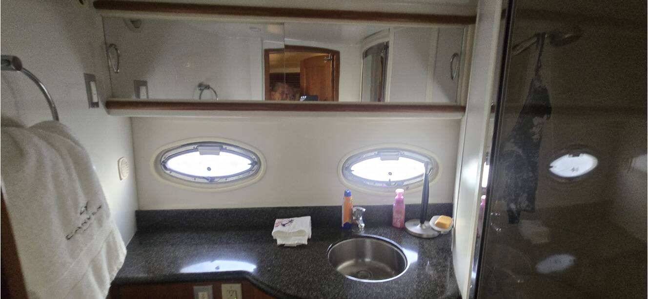 A photo of this 2006 Carver 444 Cockpit Motoryacht