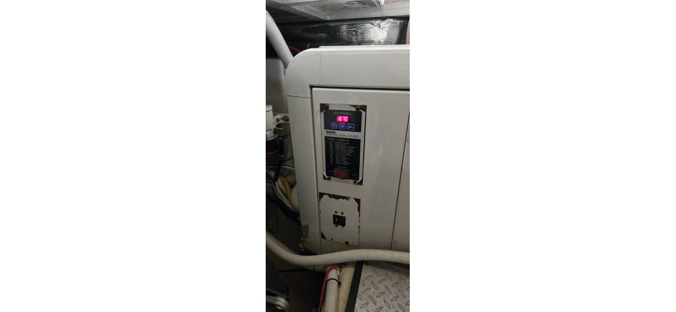 A photo of this 2006 Carver 444 Cockpit Motoryacht