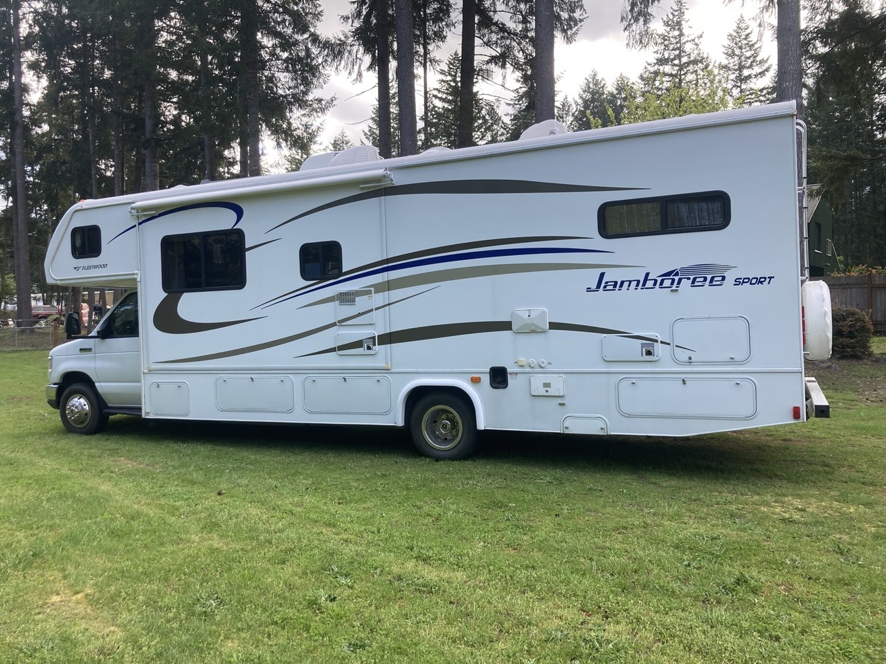 2011 Fleetwood JAMBOREE SPORT 31N in gig harbor WA