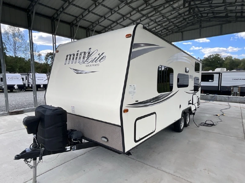 2016 FOREST RIVER ROCKWOOD MINI LITE 2306
