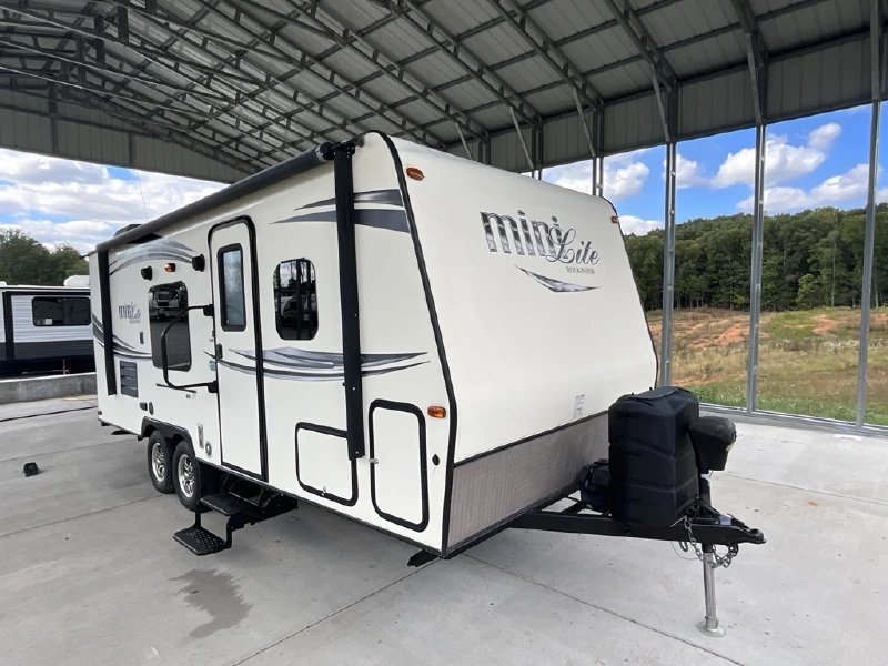 2016 FOREST RIVER ROCKWOOD MINI LITE 2306