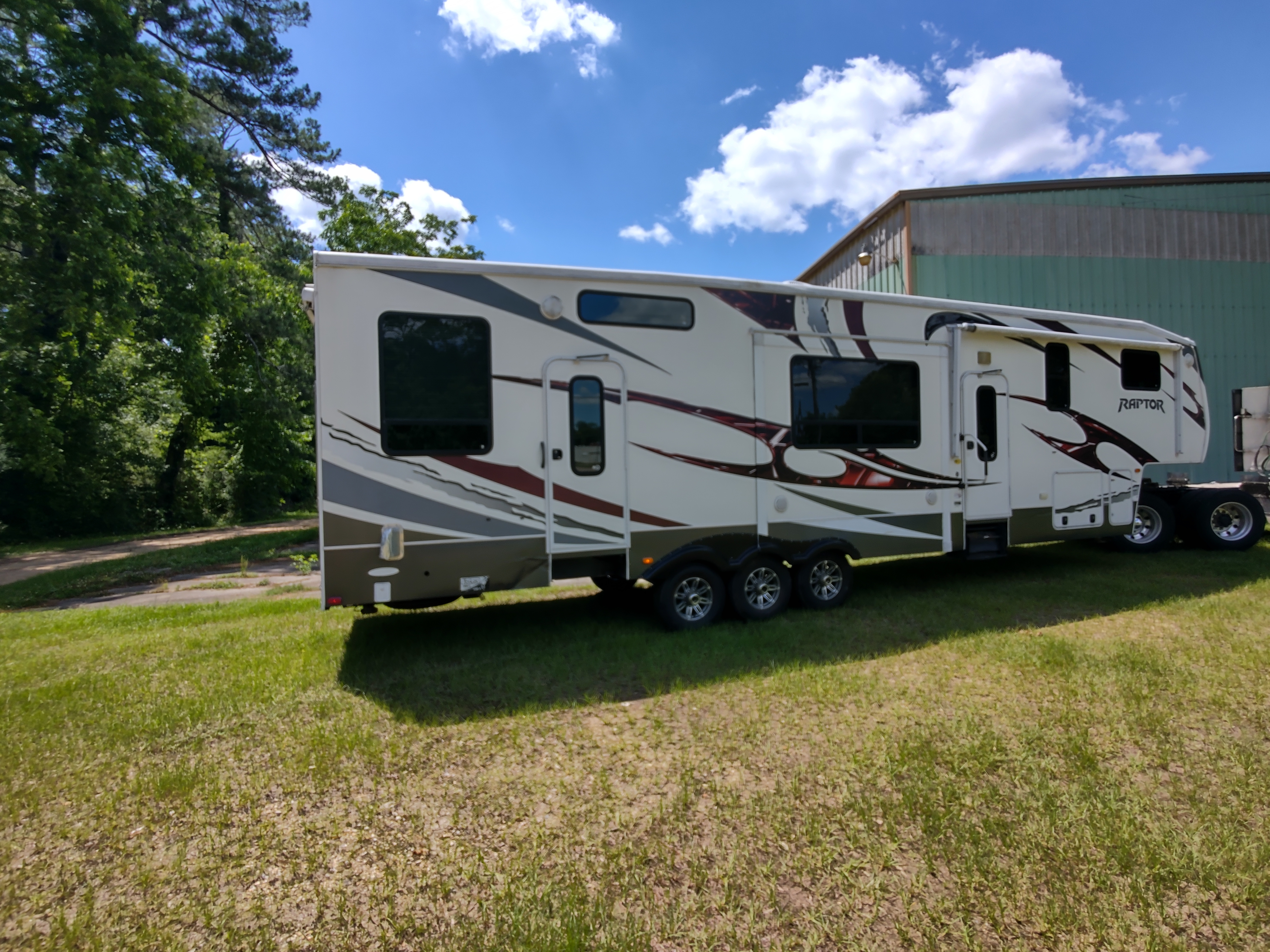 2011 Keystone RAPTOR 3912LEV RV