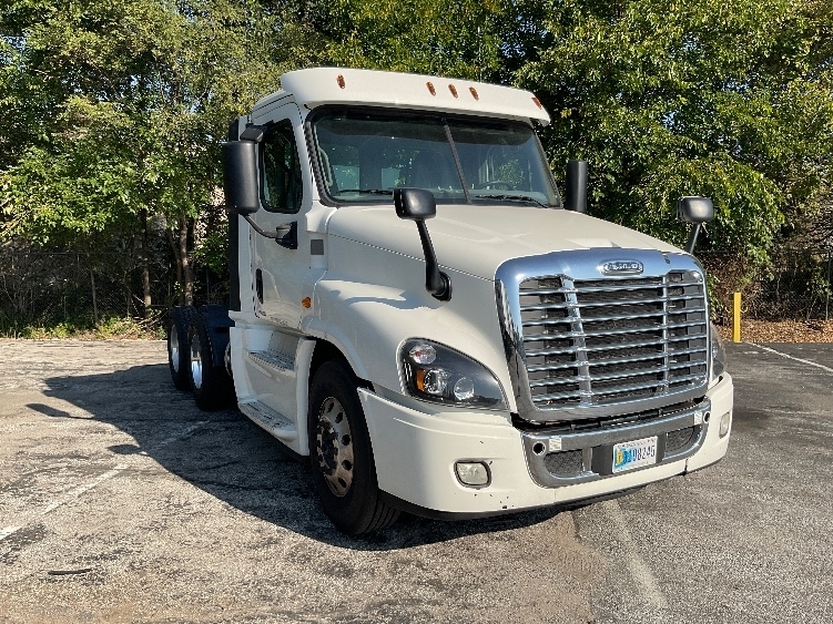 2019 FREIGHTLINER CASCADIA 125 in La Porte, IN