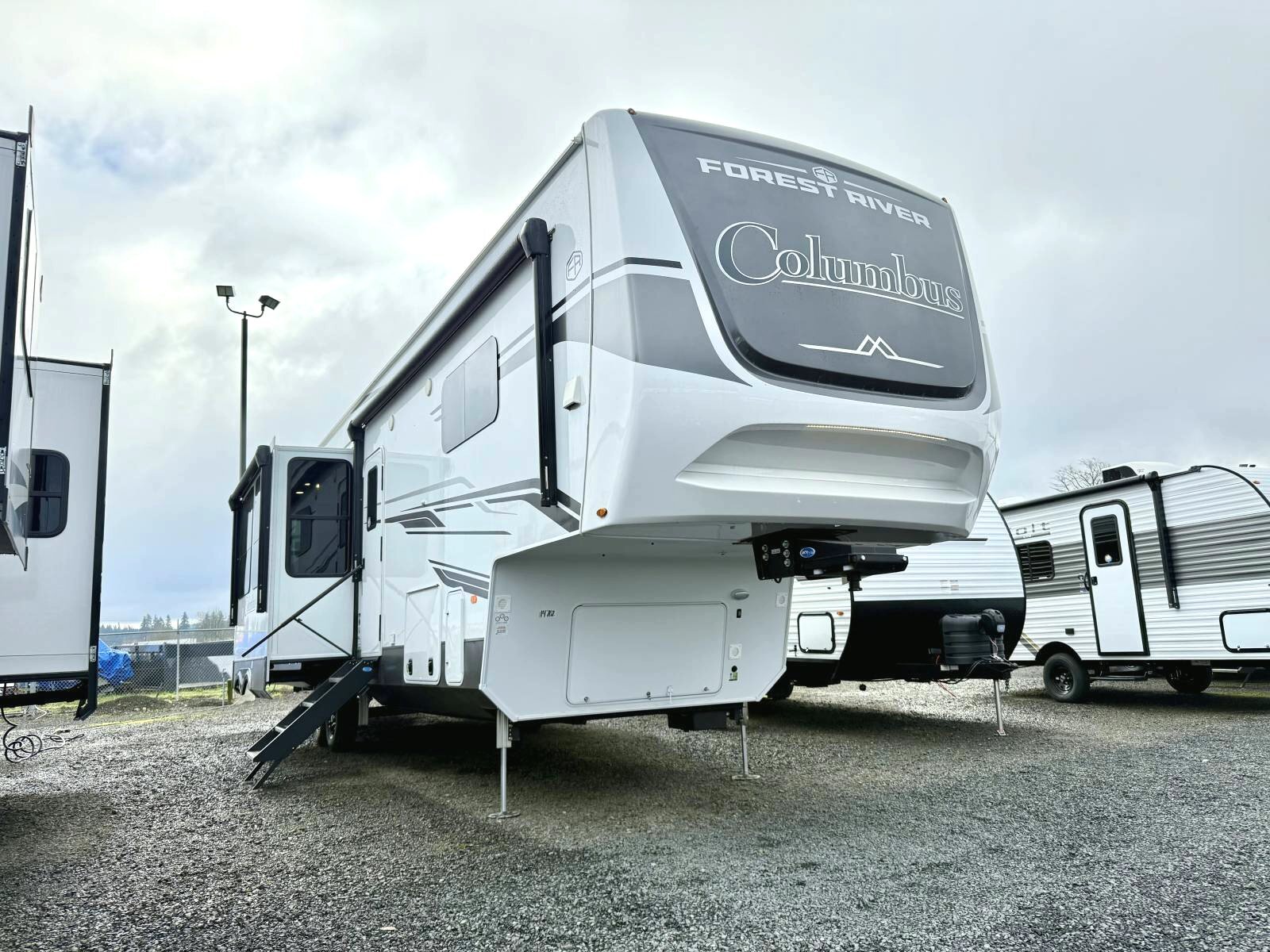 2025 Palomino COLUMBUS 376DS RV