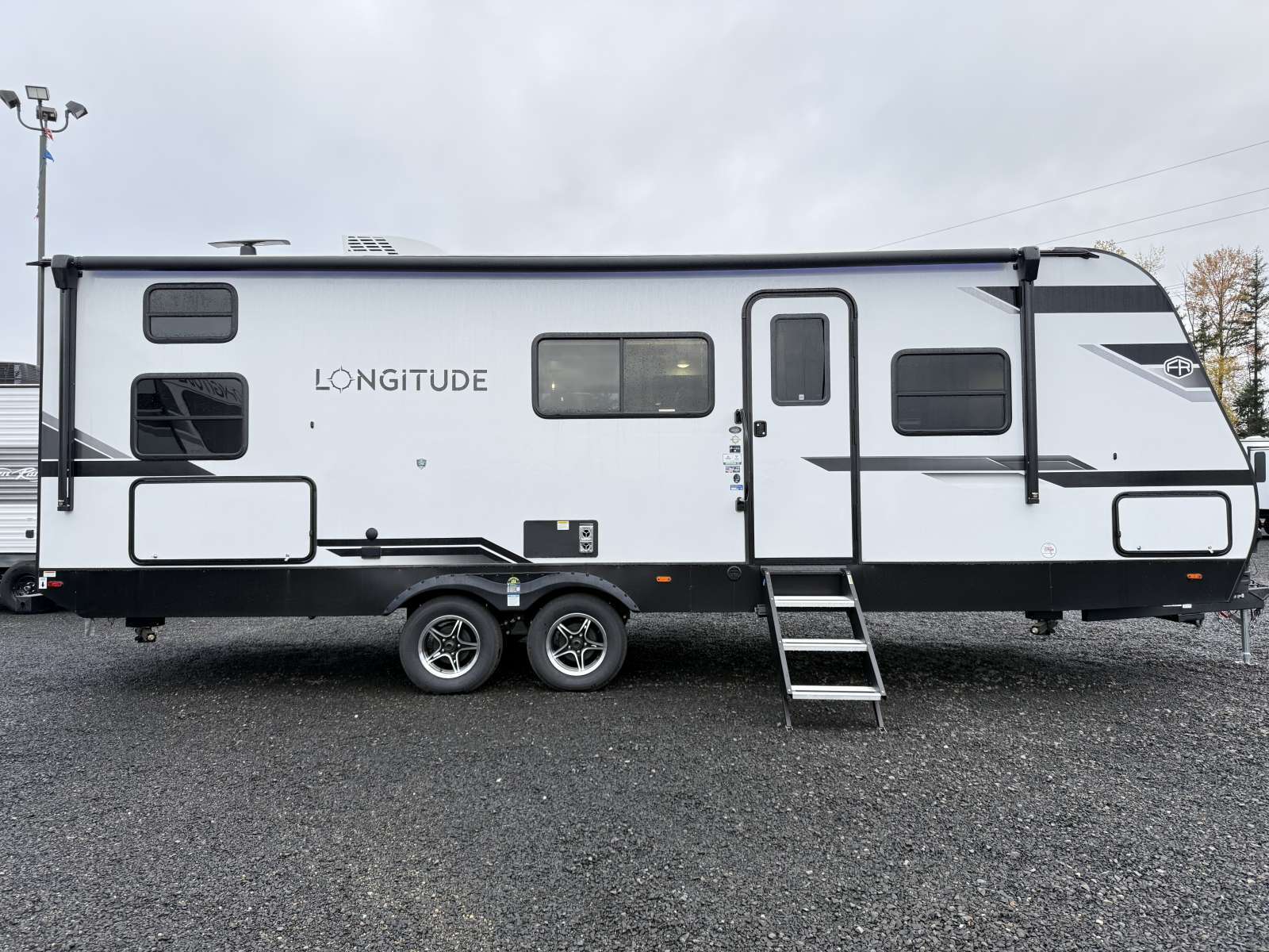 2026 East To West LONGITUDE 255BH in napavine WA
