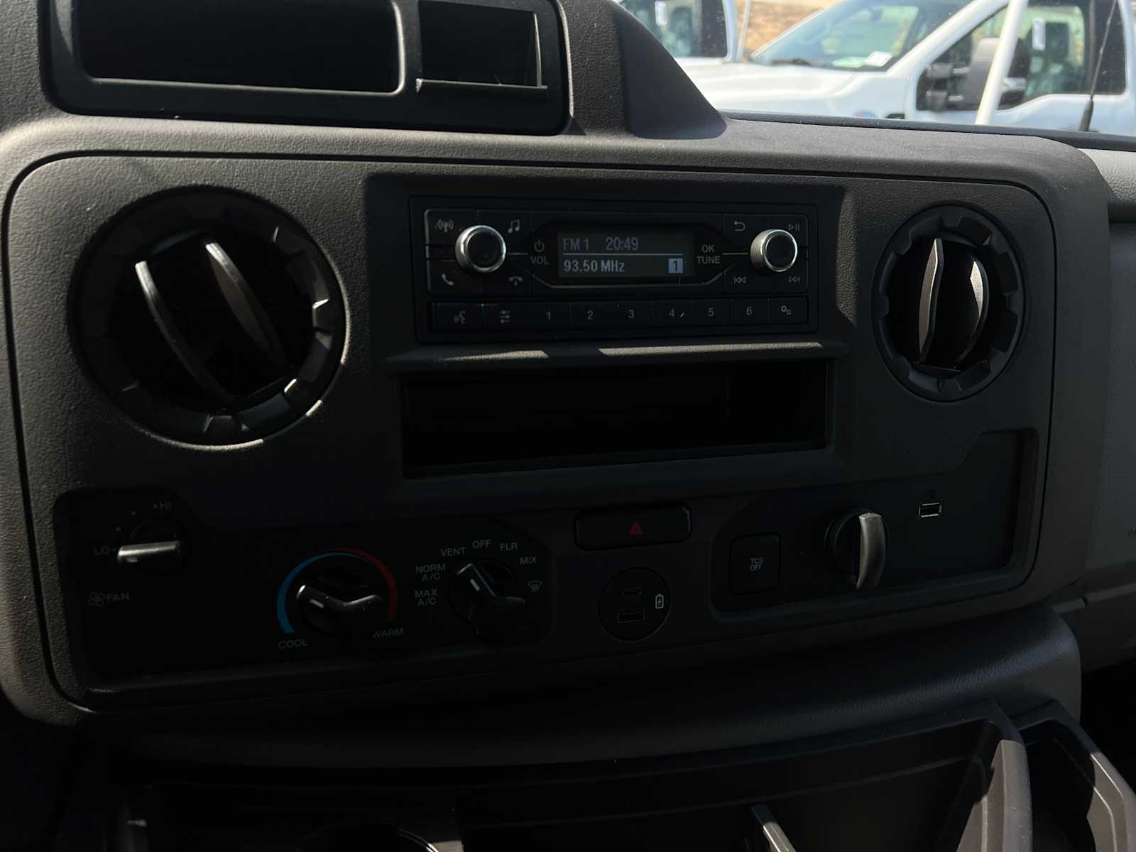 2024 Ford E-350 photo 12