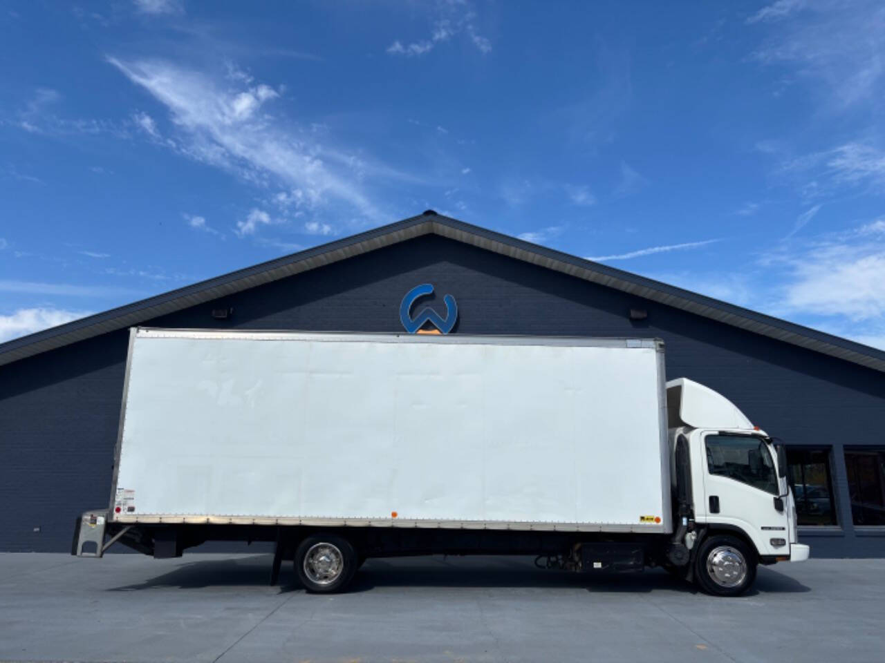 2017 Isuzu NQR photo 3