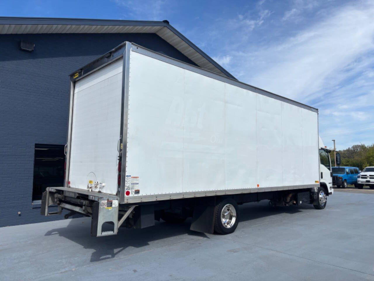 2017 Isuzu NQR photo 4