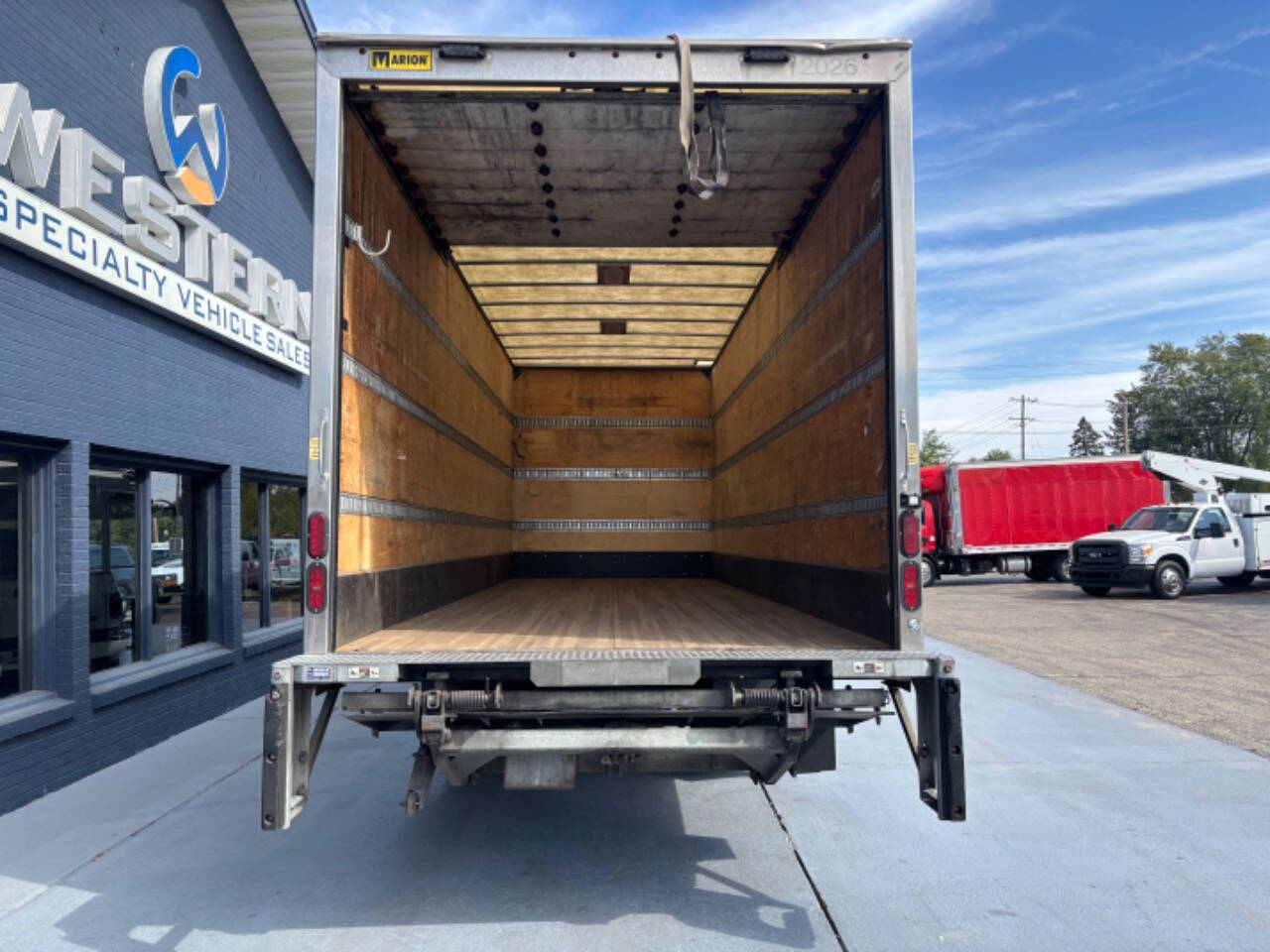 2017 Isuzu NQR photo 9