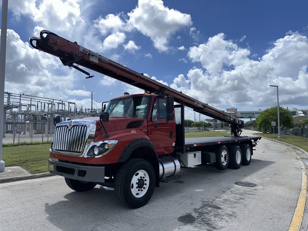 2012 INTERNATIONAL WORKSTAR 7600 CLEASBY CONVEYOR ROOFING TRUCK in Miami, FL