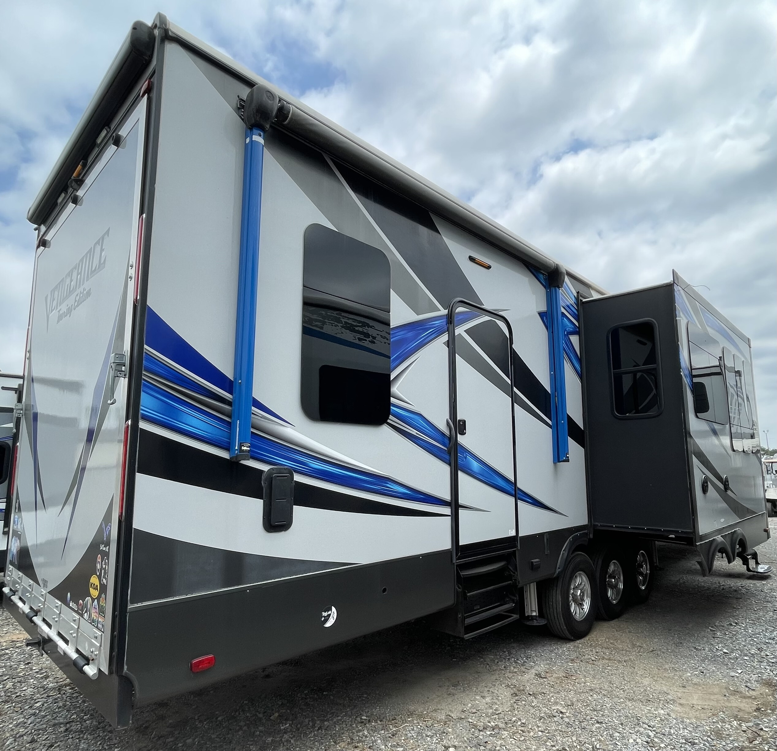 2018 Forest River Vengeance Touring Edition 381L12-6 in kings mountain NC