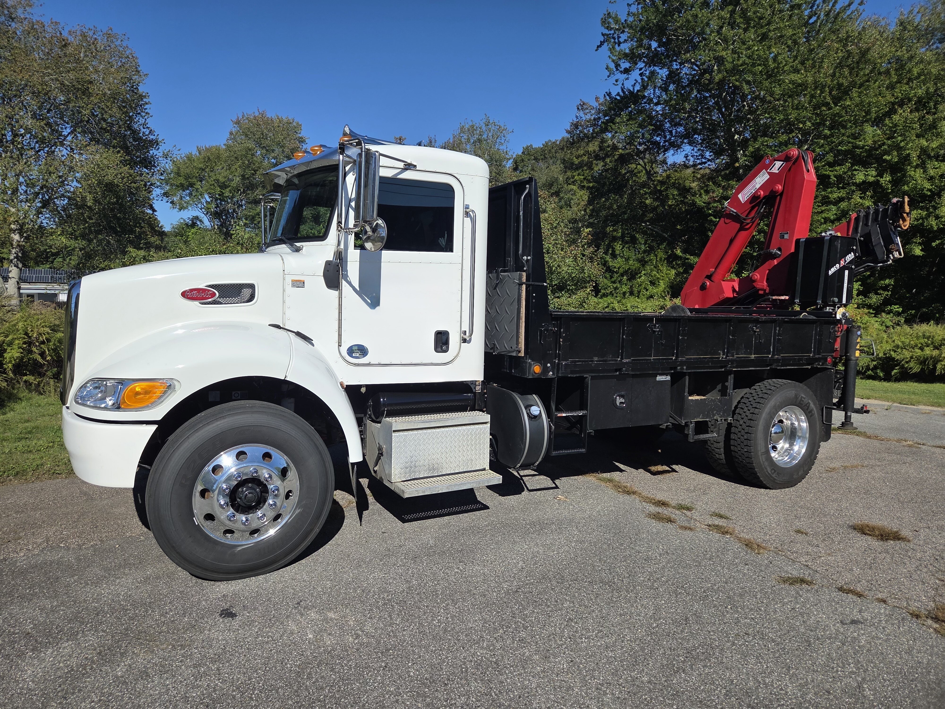 2018 PETERBILT 337 in Waterford, CT