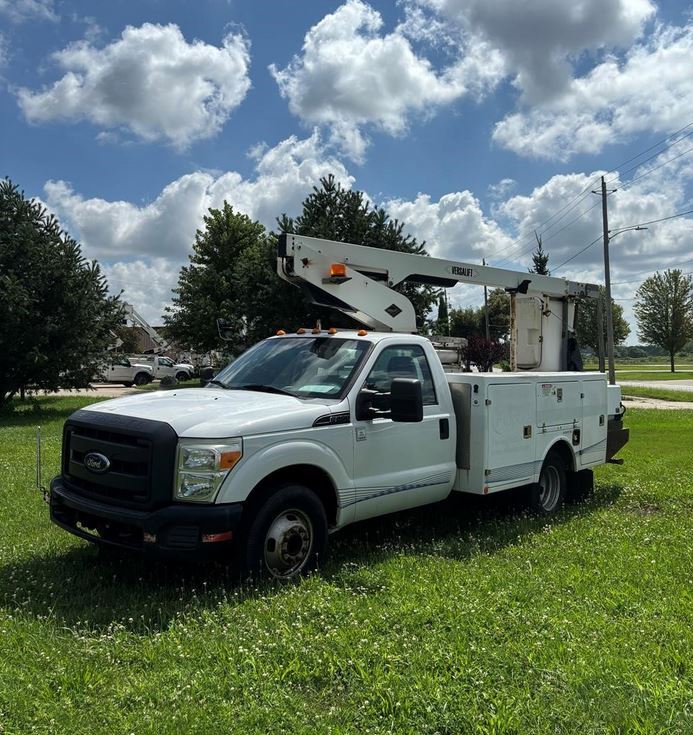 2011 VERSALIFT TEL29N Mounted on 2011 Ford F-350 Bucket Truck in Des Moines, IA