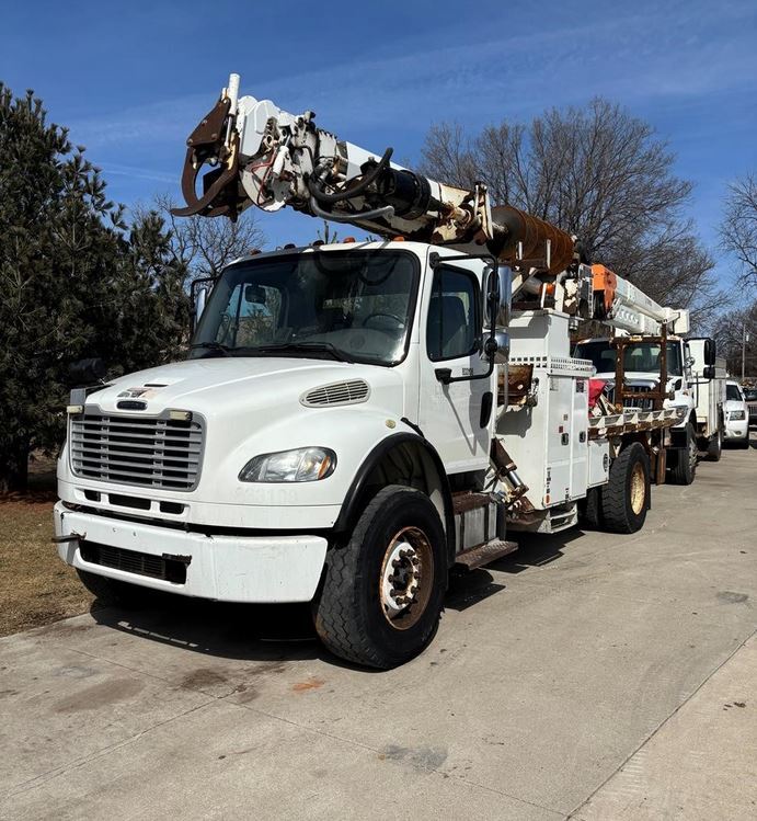 2013 Altec DM47T Mounted on 2013 Freightliner Business Class M2 106 in Des Moines, IA
