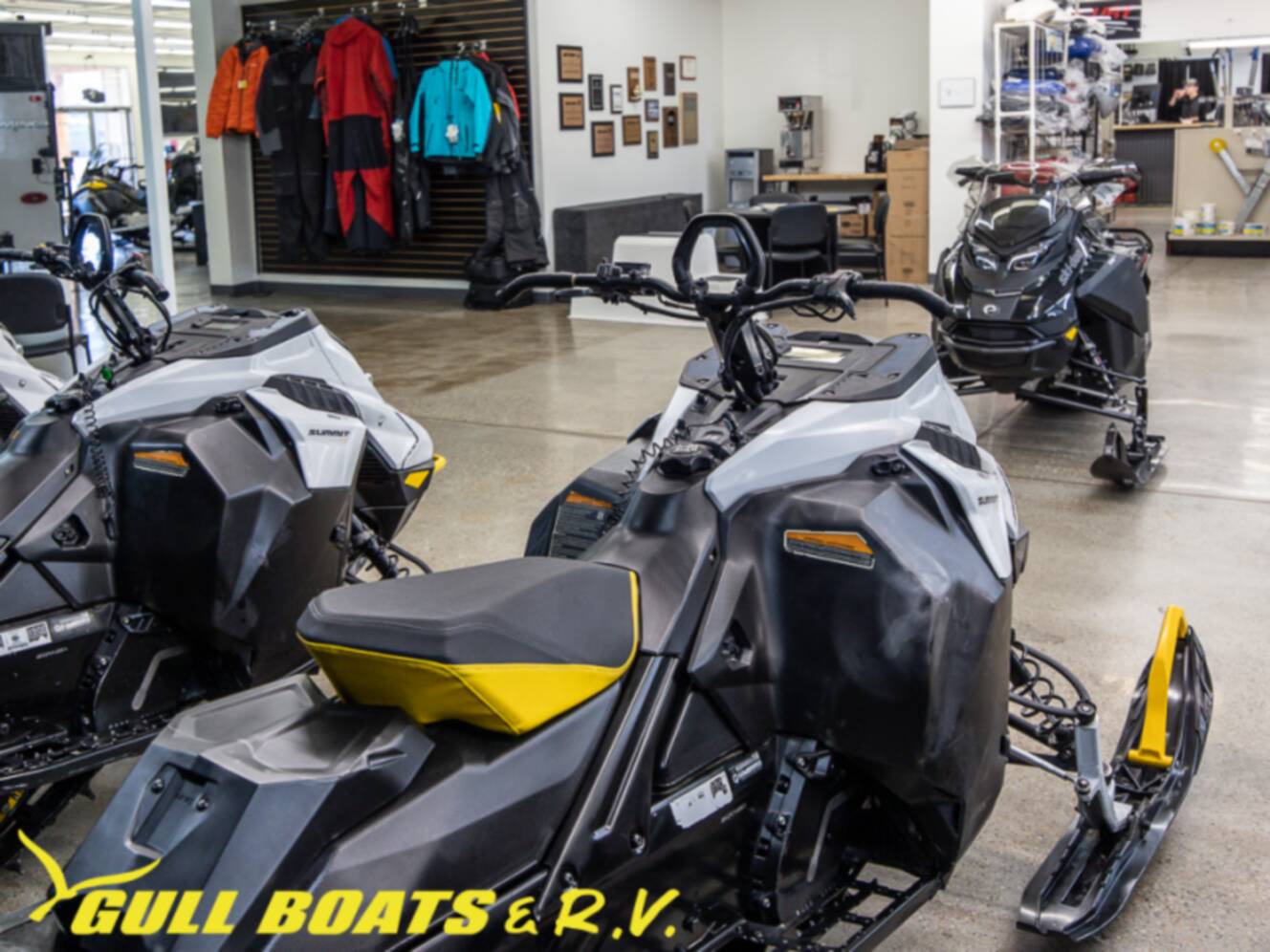 A photo of this 2023 Ski-Doo Summit 154